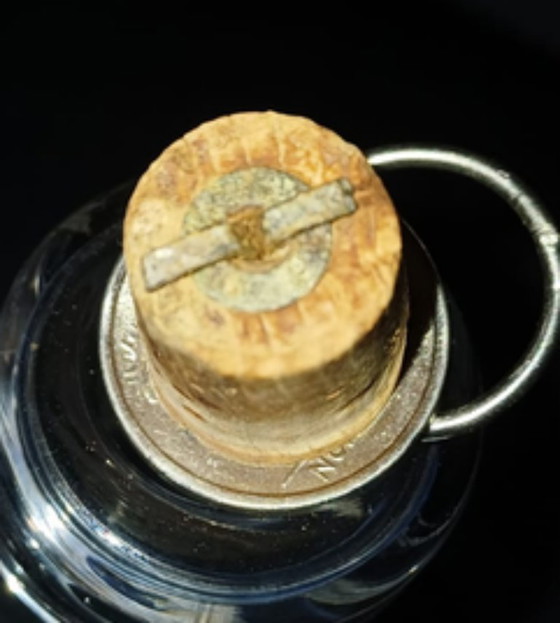 Caraffa/bottiglia vintage in vetro Boda di Erik Höglund con decorazione frontale in vetro soffiato in stile (photo 6 of 9)