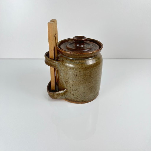 Einmachglas aus Steingut mit Zange