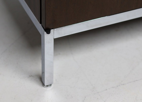 Image 1 of Florence Knoll Sideboard aus Walnussholz, Mid-Century Modern, Aufbewahrungsmöbel für Vorstandssitzungsräume