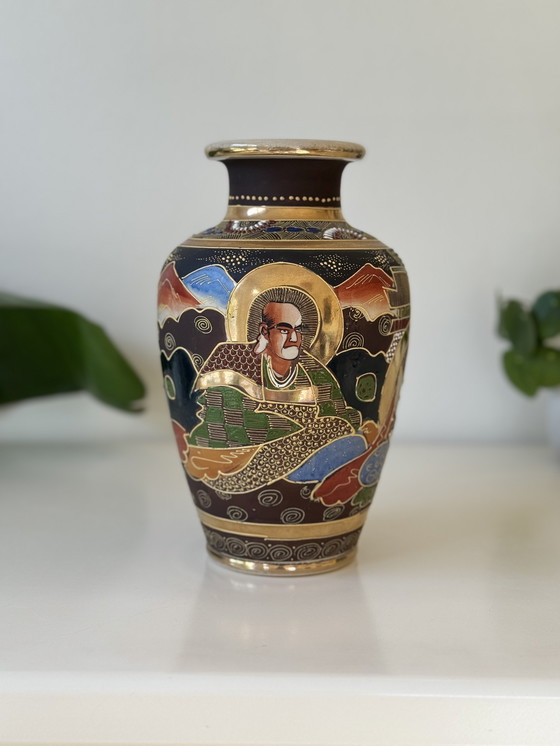 Image 1 of Vaso vintage giapponese in stile Satsuma con decorazioni geisha e oro