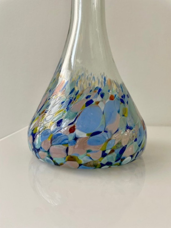Image 1 of Mundgeblasene Designer-Karaffe mit buntem Konfetti-Effekt