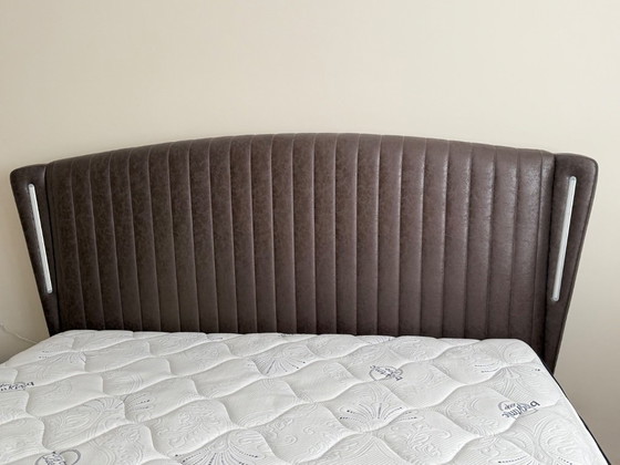 Bed – Istikbal wonen&slapen, Camas, Textil, Madera (photo 4 of 7)