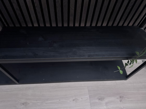 Tavolino laterale in metallo nero e legno – Scaffali a muro, polished steel, Wood (photo 4 of 6)