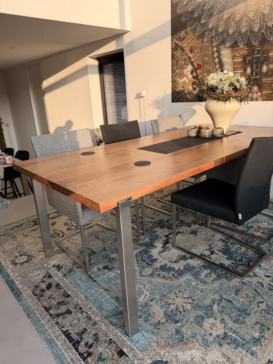 Image 1 of Wat mooi!! Bert Plantagie notenhouten eettafel