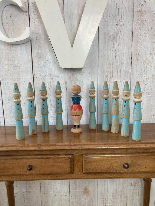 Set van 10 antieke kegels