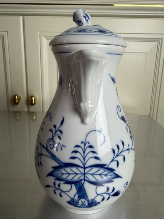 Image 1 of Original Meissen coffee pot, onion pattern – first choice – excellent condition