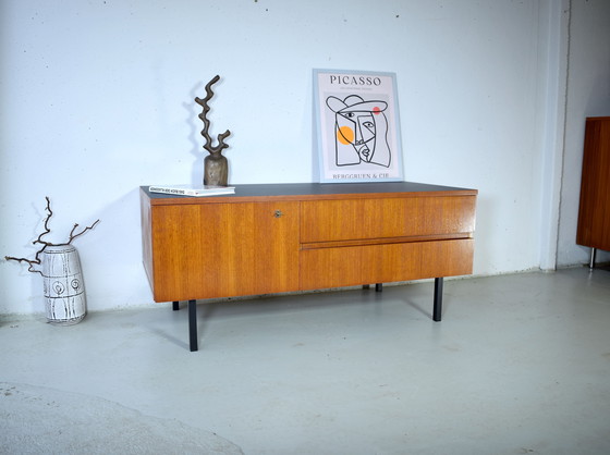 Image 1 of Buffet bas vintage en teck des années 1960, style milieu du siècle