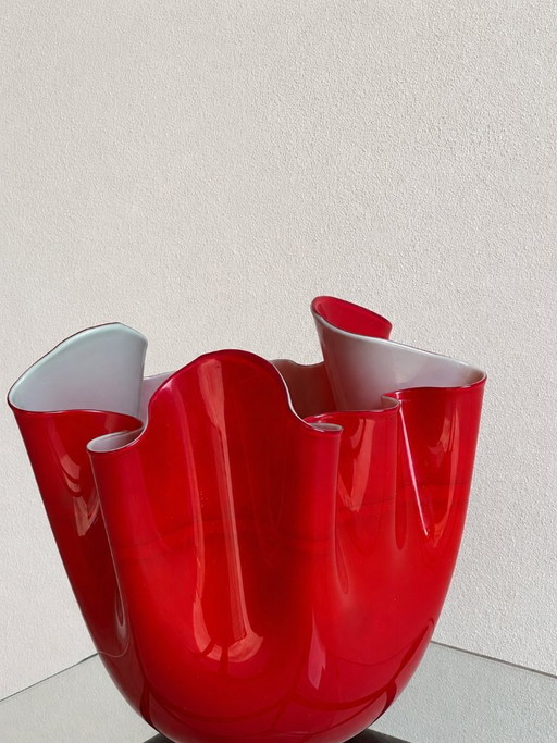 Grand vase Venini "Fazzoletto" en verre de Murano par Bianconi - Rosso Lattimo (2003)