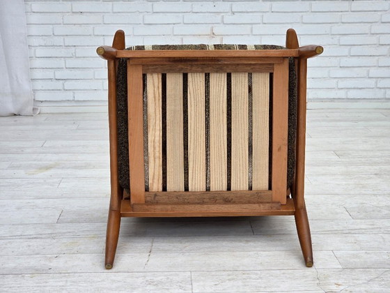 Image 1 of Fauteuil danois des années 1970, en bois de hêtre, recouvert de tissu d'ameublement en laine.