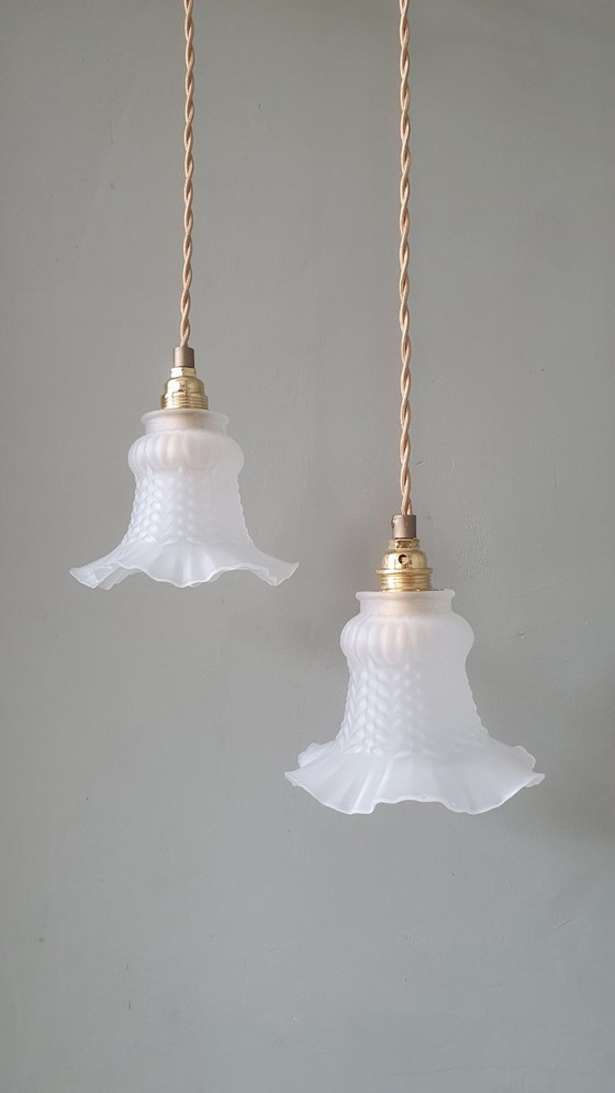 Set di lampade a sospensione vintage antiche in vetro satinato. – Metal (photo 17 of 18)