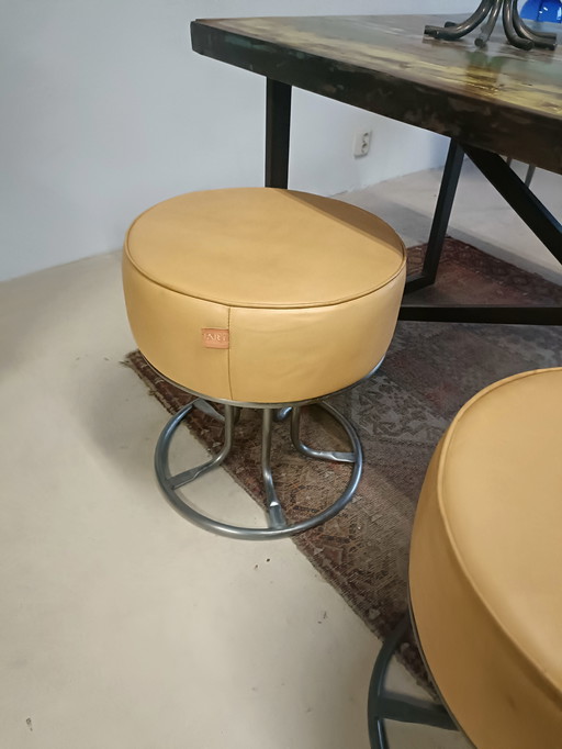 Puff de cuero marrón nuevo