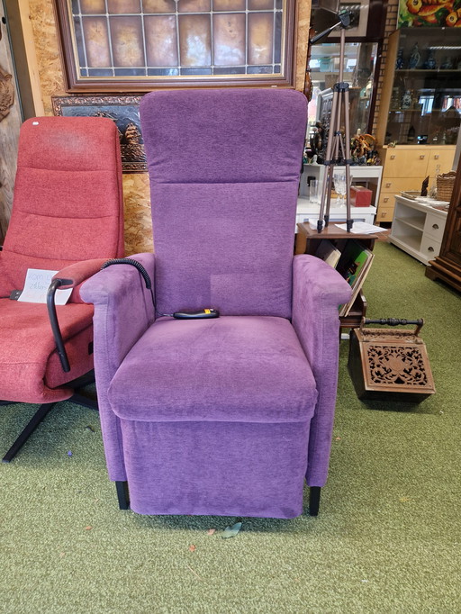 FitFORM elektrischer Relaxsessel / Aufstehsessel – lila Stoff – Modell 580 M3