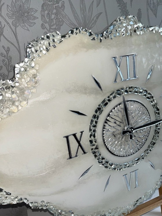 Image 1 of Horloge murale artisanale en résine époxy