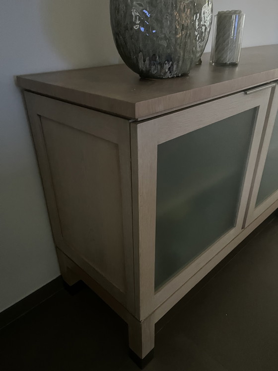Image 1 of Eiken Massief Kopshouten Dressoir Met 4 Deure