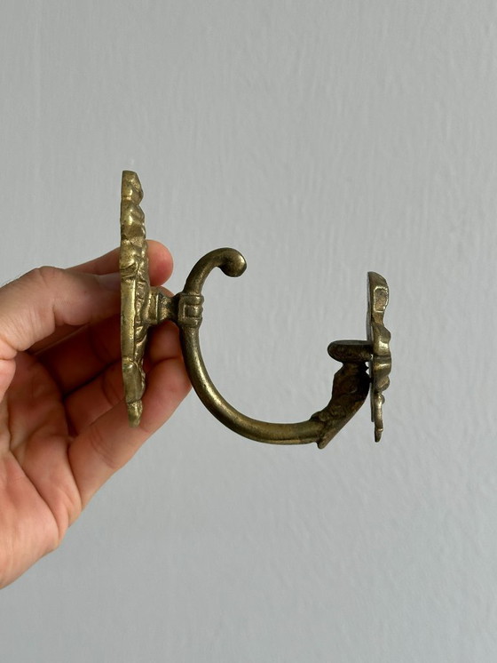 Image 1 of Kleiner Kleiderhaken aus vergoldetem Metall mit Schleifenmotiv