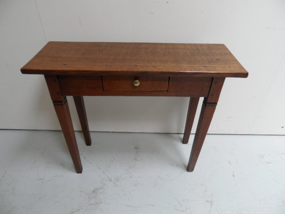 Image 1 of Antiker Beistelltisch aus Eiche