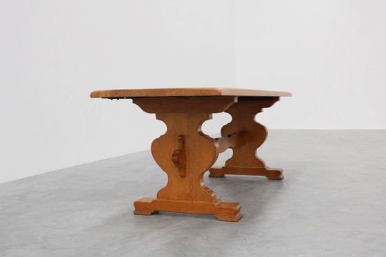 Image 1 of Französischer Eichenbodentisch des 20. Jahrhunderts mit geschwungenen Beinen und Bohlenplatte