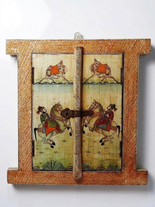 Espejo de ventana de Rajastán en hueso pintado a mano con decoración ecuestre, antiguo, principios del siglo XX.