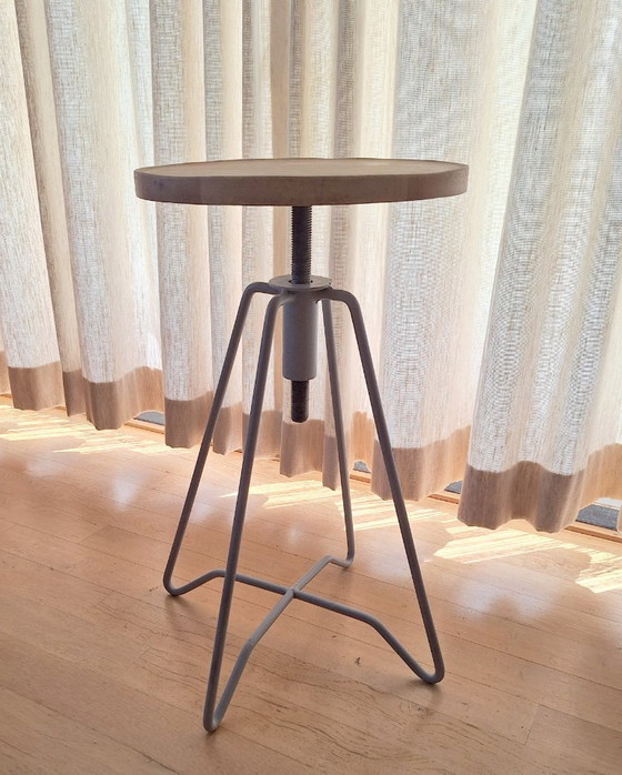 Image 1 of Kruk in hoogte verstelbaar, industrieel design