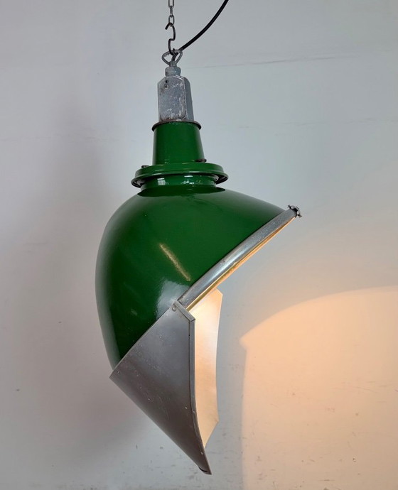 Image 1 of Grote industriële Britse groene emaille fabriekshanglamp van Benjamin, jaren 60