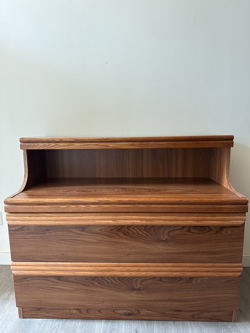 Commode du milieu du siècle au design scandinave
