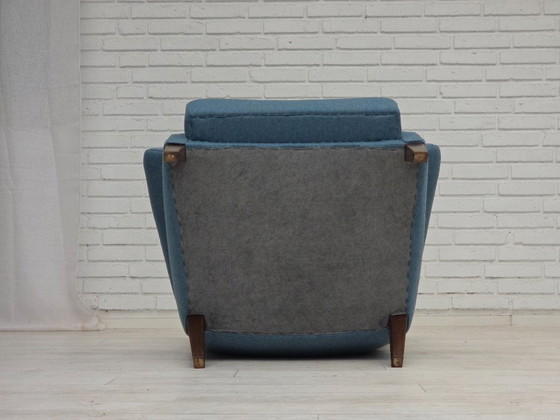 Image 1 of Años 60, diseño danés de Fritz Hansen, sillón retapizado con taburete, modelo 8023.