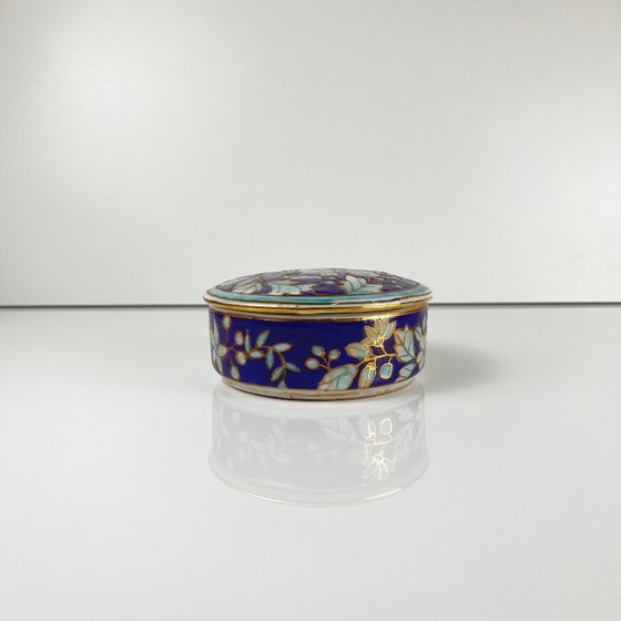 Image 1 of Chinese blue porcelain box with bird and flower motif, Guangxu style, 20th century