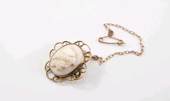 Image 1 of Bellissima spilla in oro 375 9kt con cammeo.