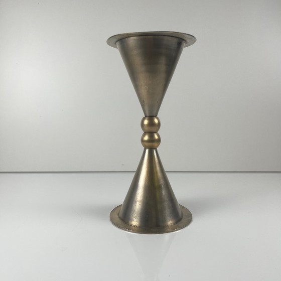 Image 1 of Excepcional dúo de candelabros con forma de campana y reloj de arena, estilo posmoderno-memphis, metal, 1980.