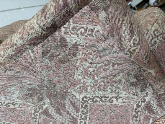 Image 1 of Fauteuil vintage rose clair à motifs floraux / une place avec franges