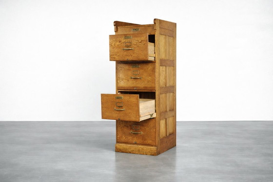 Image 1 of Mobiletto portadocumenti vintage industriale in rovere inglese con cassetti, anni '20