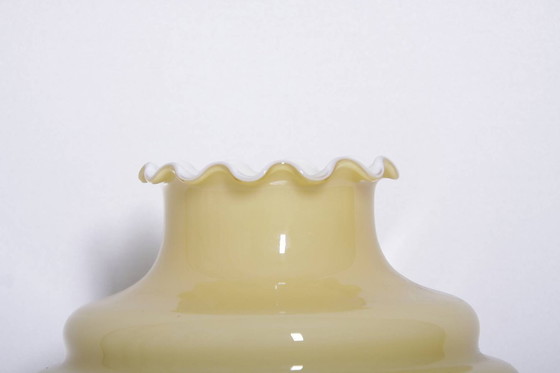 Image 1 of Lampe en laiton, céramique, abat-jour en verre crème doré, années 1970, J Vintage