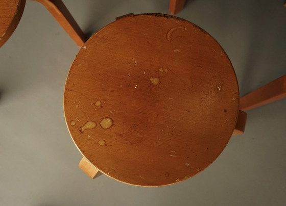 Image 1 of Set van 6 krukken model 60 van Alvar Aalto voor Artek Finland, jaren 1940.