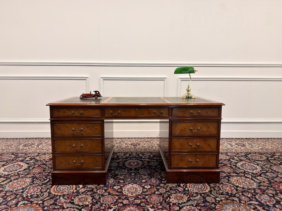Scrivania classica italiana in radica di noce con pelle verde – Scrivanie, Leather, Wood (photo 2 of 15)