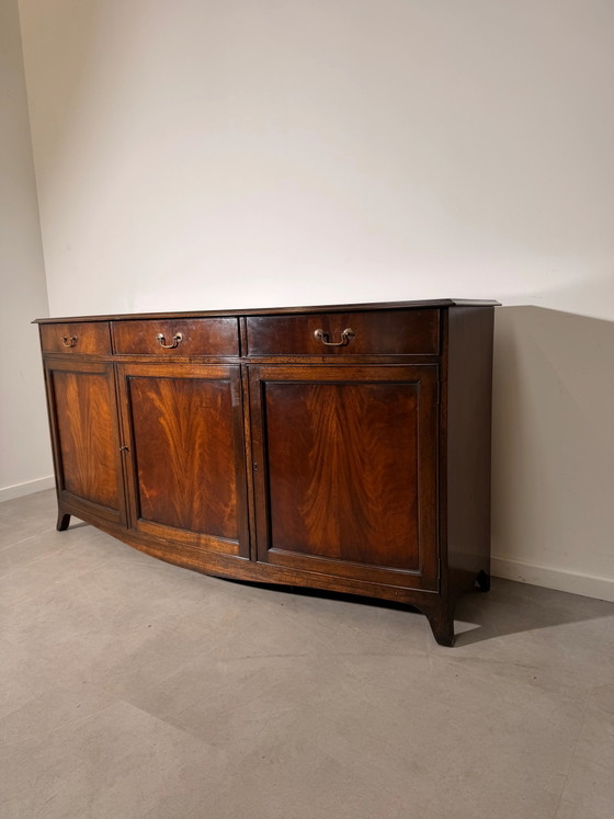 Großes antikes Mahagoni-Sideboard mit Bogenfront (photo 4 of 8)