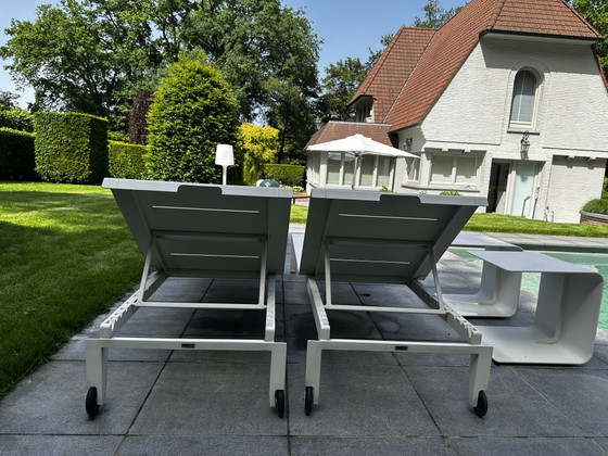 Image 1 of Exklusive Gartenmöbel Tribú Mirthe 2 Sonnenliegen mit 2 Beistelltischen und 2 Kissen