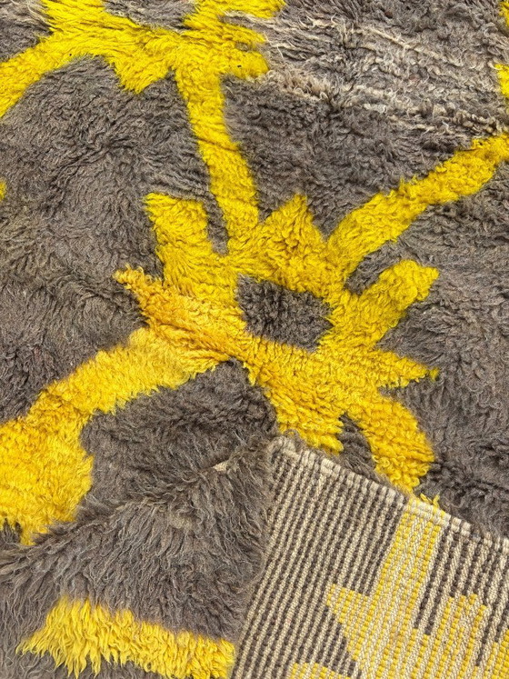 Moderner marokkanischer Mrirt-Teppich 200 x 300 cm, gelber geometrischer Wollteppich, handgeknüpfter (photo 3 of 10)