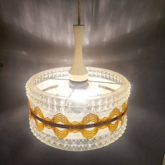 Image 1 of Lampada a sospensione in plexiglas e vetro, ricamo vintage anni Settanta, 1960-70