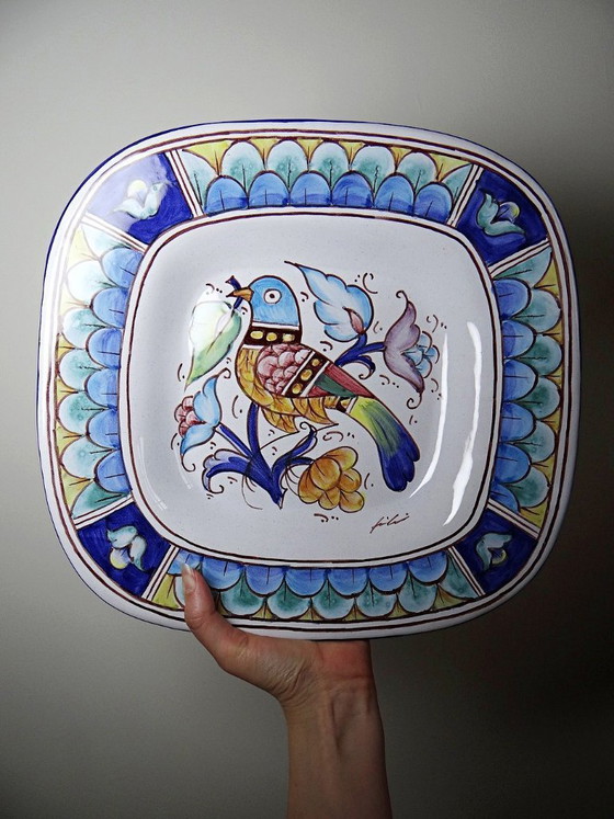 Image 1 of Grande piatto da parete vintage italiano Gubbio con decorazione a uccelli, in terracotta dipinta.