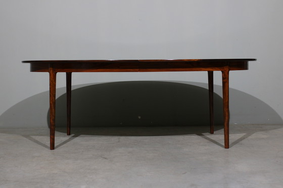 Image 1 of Table à manger ovale extensible en bois de rose par Niels O. Møller