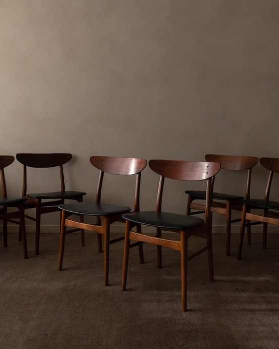 Image 1 of Juego de 6 sillas de comedor danesas de mediados de siglo · Teca y escayola negra