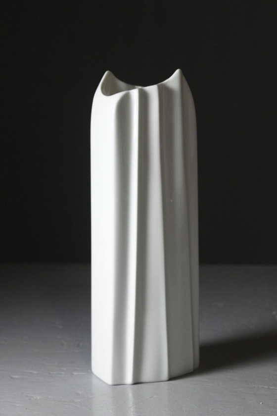 Manfred Frey & Ak Kaiser Germany - Draped Porcelain Vase vintage design 1970s – Mid Century Modern (photo 3 of 9)