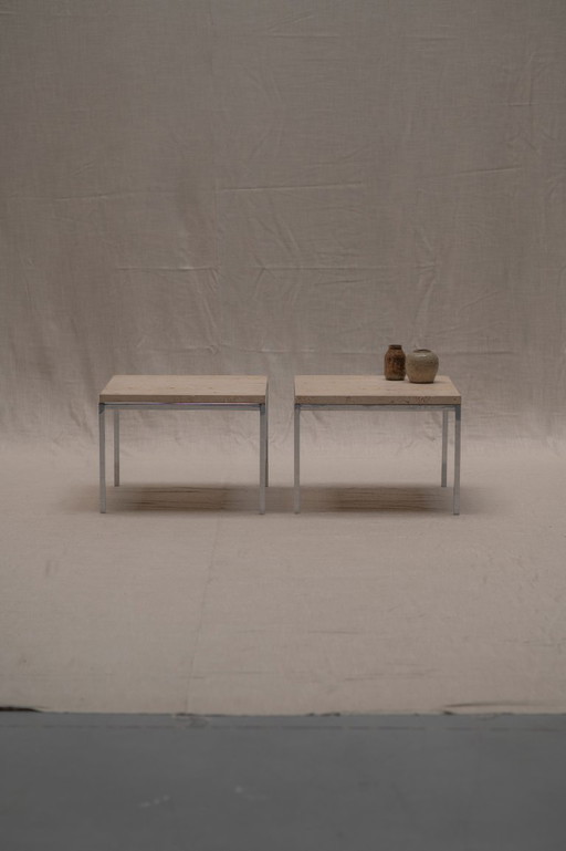 Conjunto de dos mesas auxiliares modernistas en travertino y cromo - años 70