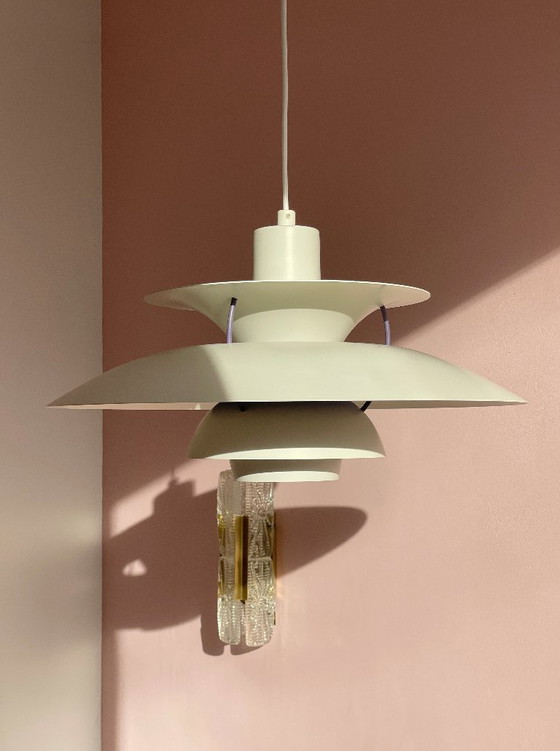 Image 1 of Poulsen PH5 LAMP wit vintage design Denmark MidCentury