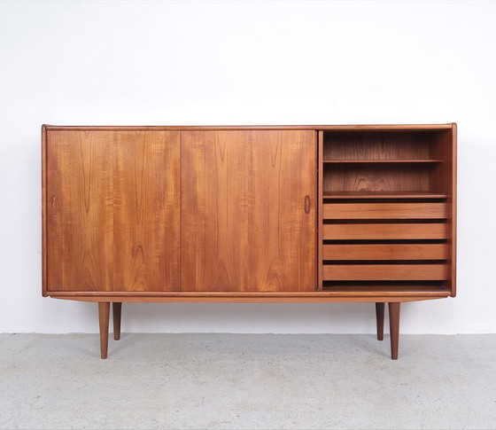 Image 1 of Dänisches Teak-Highboard mit Schiebetüren, 1960er Jahre