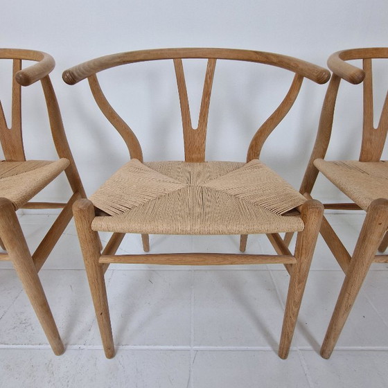 Image 1 of Hans J. Wegner CH24 Wishbone Chairs van Carl Hansen & Søn, Denemarken, set van 5
