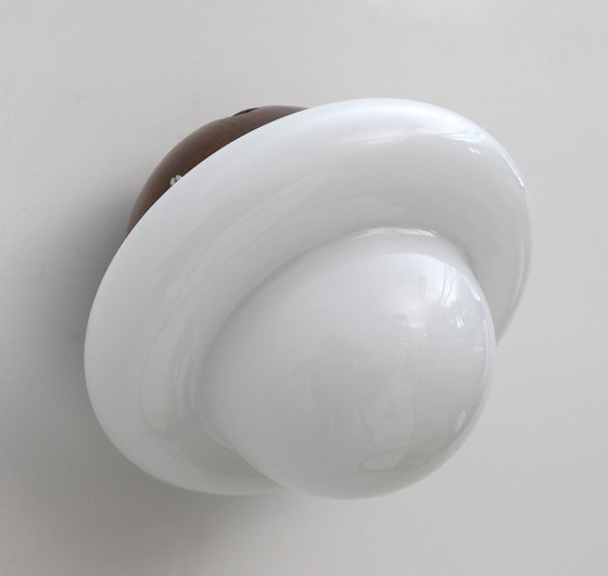 Image 1 of Pareja de apliques italianos de madera y cristal opalino de mediados de siglo, años 60