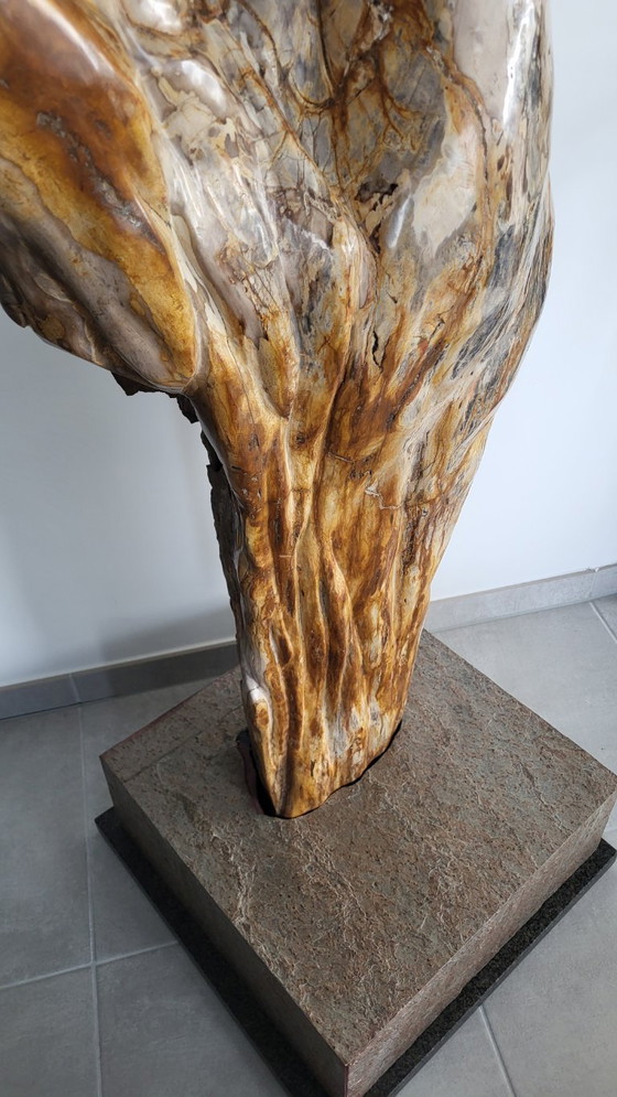 Einzigartige Skulptur aus versteinertem Holz. Mutter und Kind. – Bildhauerei, Stone (photo 4 of 7)