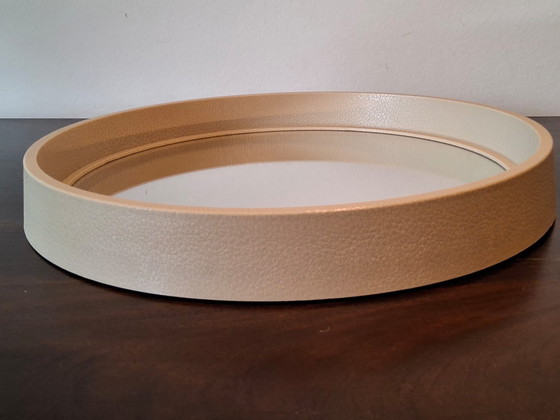 Image 1 of Ronde spiegel met opstaande kunststof rand, leder nerf structuur j 70