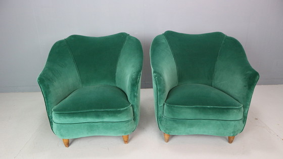 Image 1 of Pair of velvet armchairs in the style of Gio Ponti, Italy 1940s